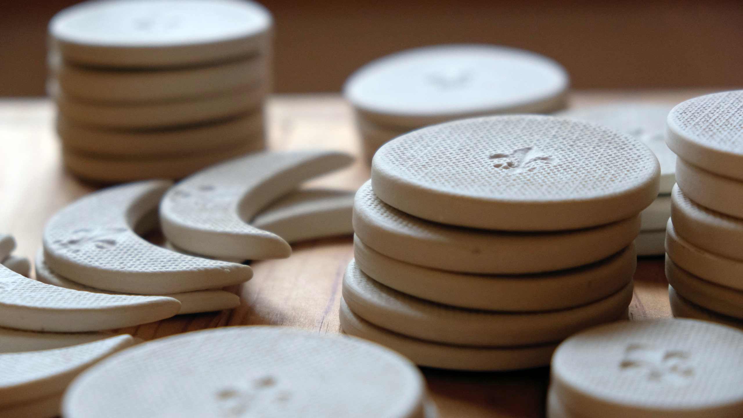 Tas de céramiques circulaires pour biosyntonie